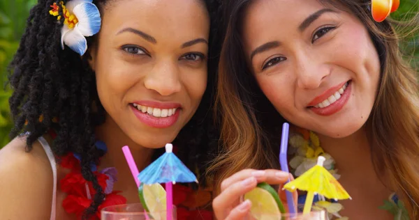 Крупним Планом Щасливі Красивих Азіатських Чорний Друзів Відпустці — стокове фото
