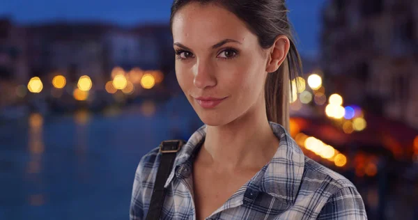 Beautiful Millennial Girl Her 20S Looking Camera Grand Canal Venice — Stock Photo, Image