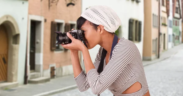 Frau Mit Kamera Fotografiert Auf Venedig Italien City Street — Stockfoto