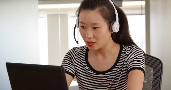 Young Sales Agent Communicating Client Using Headset Office Studio — Stock Photo, Image