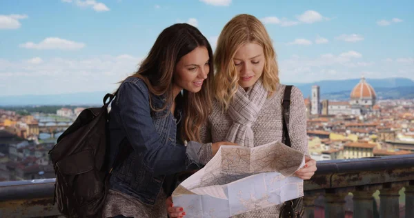 Couple White Girls Using Smartphone Map Locate Destination Florence — Stock Photo, Image