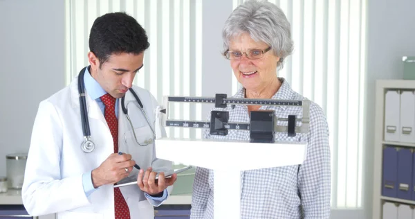 Mexican Doctor Weighing Elderly Patient — Stock Photo, Image