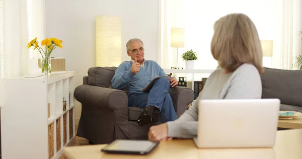Senioren Nutzen Elektronische Geräte Hause — Stockfoto