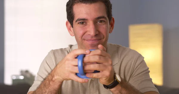 Hombre Feliz Bebiendo Café — Foto de Stock