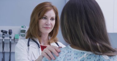 Mutlu doktor hasta kaza yaptıktan sonra pozitif olarak söylüyorum