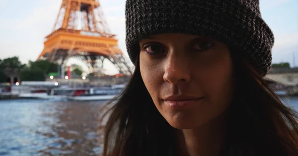 Dramatische Nahaufnahme Einer Touristin Über Die Seine Vom Eiffelturm Paris — Stockfoto