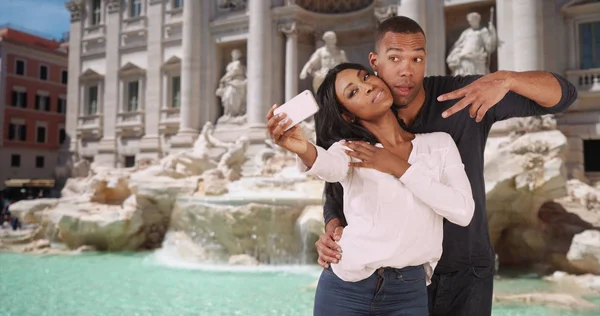 Cute African Couple Take Selfies Together Rome Trevi Fountain — Stock Photo, Image