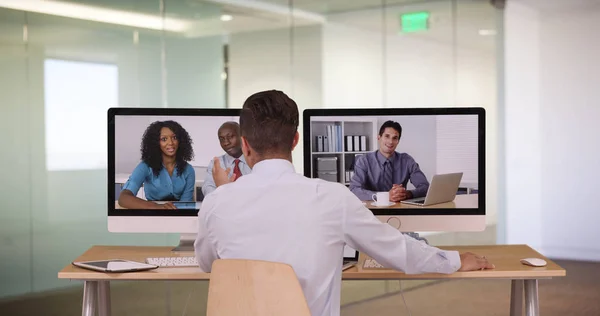 Diversifizierte Gruppe Von Geschäftspartnern Mit Internetbasierter Webkonferenz Über Videochat — Stockfoto