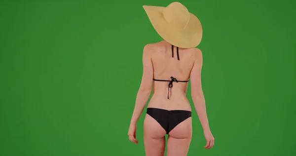 Vista Trasera Mujer Traje Baño Sombrero Sol Vacaciones Pantalla Verde —  Fotos de Stock