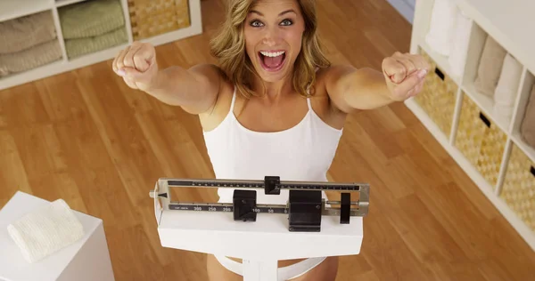 Mujer Feliz Celebrando Pérdida Peso — Foto de Stock