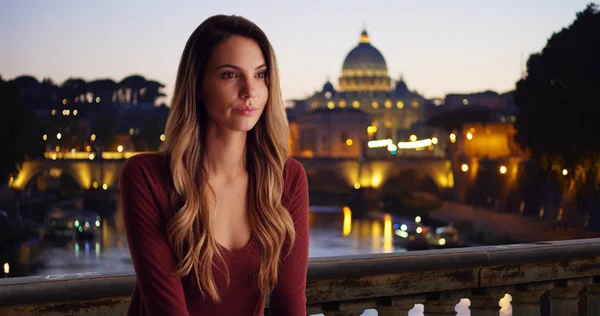 Portrait Caucasian Woman Rome Skyline Background — Stock Photo, Image