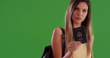 Bin yıllık kadın gezgin bize pasaport yeşil ekran üzerinde gösterilen portresi