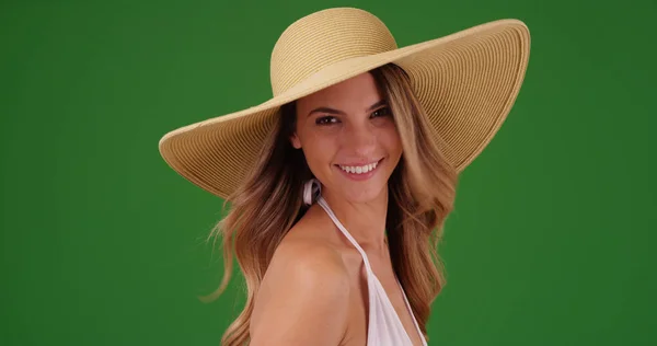 Giovane Donna Caucasica Bikini Cappello Sole Sorridente Sullo Schermo Verde — Foto Stock