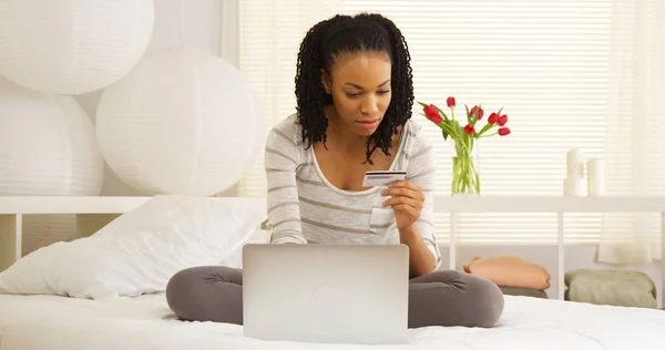 Black Woman Buying Online — Stock Photo, Image