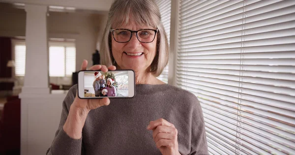 Caucasian Grandmother Showing Video Clip Family Christmas Phone — Stock Photo, Image