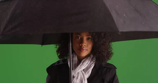 Látszó Nél Fényképezőgép Zöld Képernyő Esernyő Tartó Szép Afro Amerikai — Stock Fotó