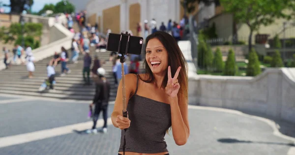 Bonito Milenar Menina Férias Roma Tomando Selfies Bobas Pelos Passos — Fotografia de Stock