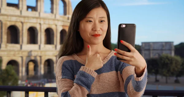 Close Cute Woman Taking Selfie Using Smartphone Camera Roman Colosseum — Stock Photo, Image