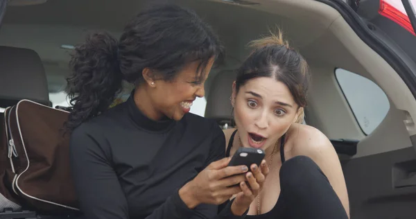 Mexican Woman Shocked What She Sees Smartphone — Stock Photo, Image