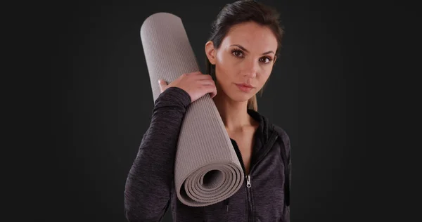 Close Healthy Pretty Yoga Girl Practice Mat Dark Gray Backdrop — Stock Photo, Image