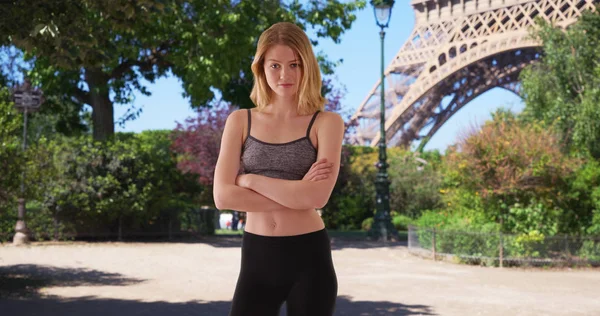 Kameraya Kendine Güvenen Seyir Spor Sağlıklı Beyaz Bir Kadın Paris — Stok fotoğraf