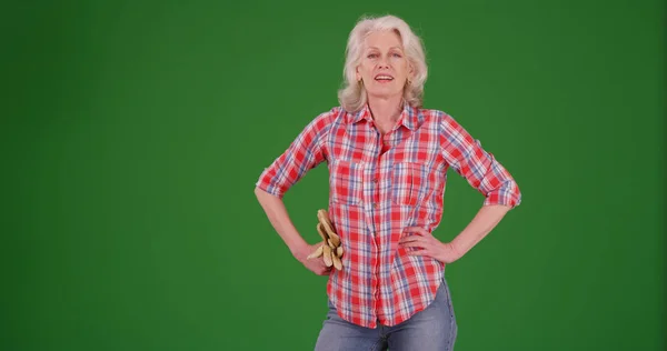 Mulher Fazenda Madura Com Luvas Jardinagem Posando Com Confiança Tela — Fotografia de Stock