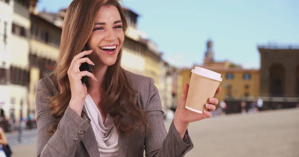 Biała Kobieta Rozmawia Telefon Florencja Włochy — Zdjęcie stockowe
