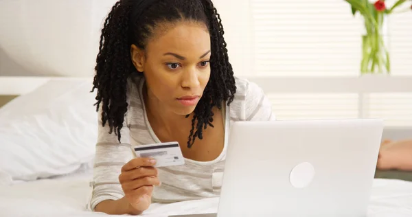 Black Woman Typing Credit Card Number — Stock Photo, Image