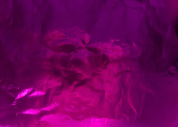 Renk renklendirmeli buruşmuş folyo. Renkli kağıt. Mor renk. Mor renk.