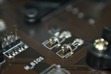 Kontrol panelinin elektrik bileşenleri, ana kart.