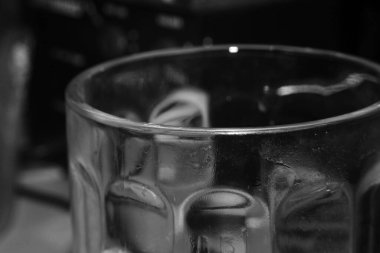 Boş ıslak bira kupası, görünüşe göre parti bitti.