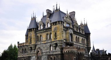 Babamın anısına bir Rus köyünde bir kale inşa edildi.