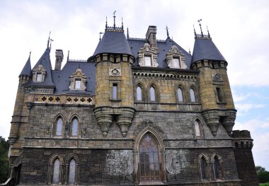 Babamın anısına bir Rus köyünde bir kale inşa edildi.