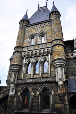 Babamın anısına bir Rus köyünde bir kale inşa edildi.