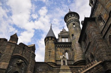 Babamın anısına bir Rus köyünde bir kale inşa edildi.