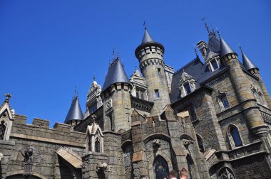 Babamın anısına bir Rus köyünde bir kale inşa edildi.