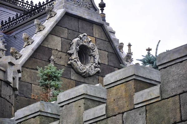 Babamın anısına bir Rus köyünde bir kale inşa edildi.