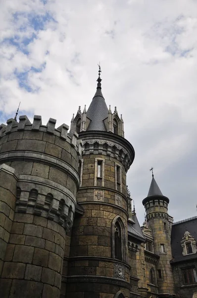 Babamın anısına bir Rus köyünde bir kale inşa edildi.