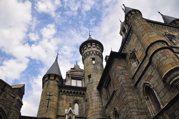 Babamın anısına bir Rus köyünde bir kale inşa edildi.