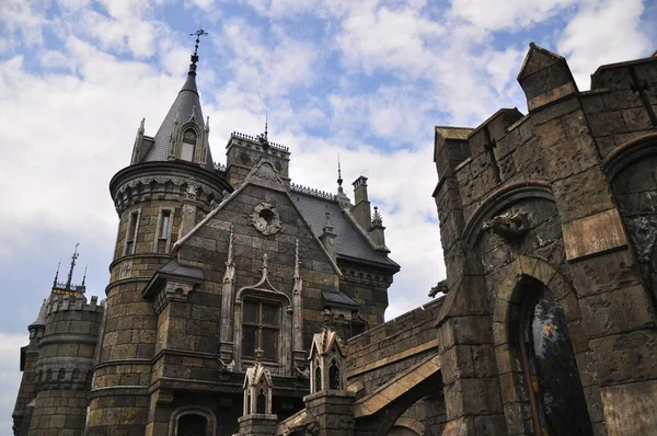 Babamın anısına bir Rus köyünde bir kale inşa edildi.