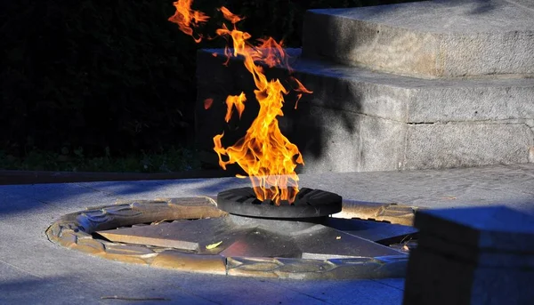 Ewige Flamme Für Die Opfer Des Zweiten Weltkriegs Trauer — Stockfoto