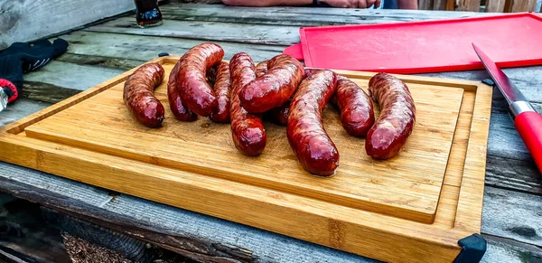 Geraeucherte Wuerstchen vom Grill