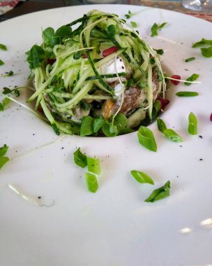 Restoranda masaya salata