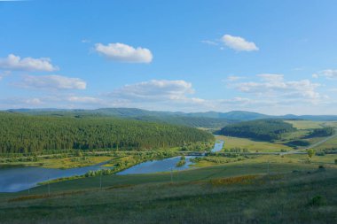 güzel manzara doğa, göl, alan, orman ve dağlar,
