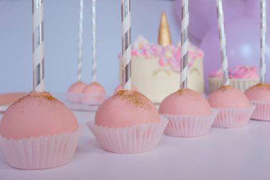 çocuklar için lezzetli kek ve cupcakes, doğum günü