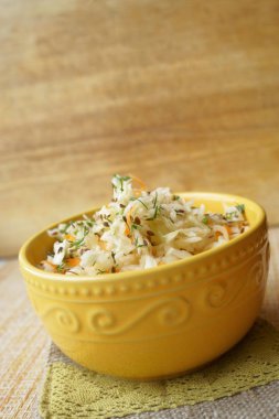 lahana salatası, fermente lahana, havuç ve anason ile