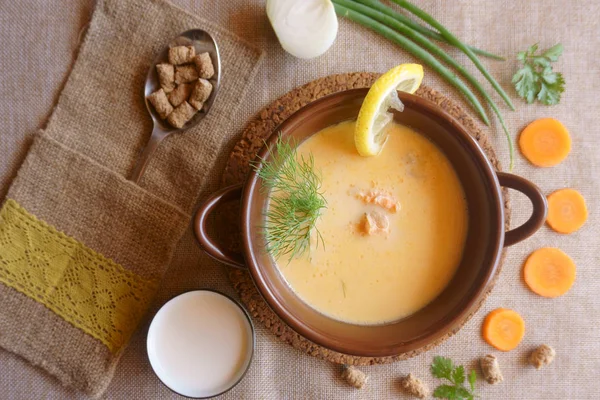 Кремовый суп со сливками — стоковое фото