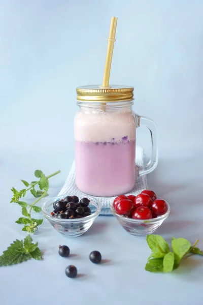 çilek ve süt smoothies, mavi, pembe, mor, mercan