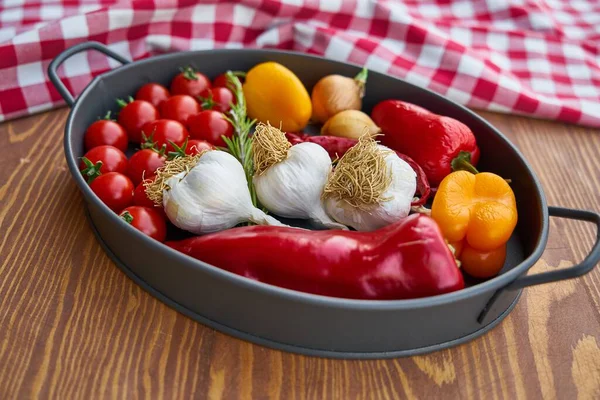 Kırmızı domates biberli sarımsak ve soğan koleksiyonu.