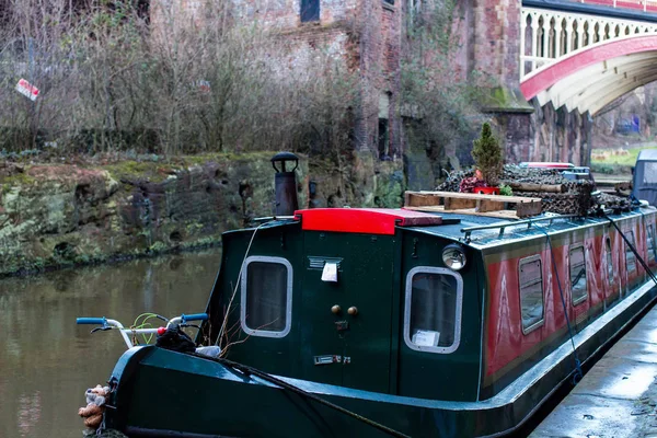 マンチェスターの運河のボート — ストック写真